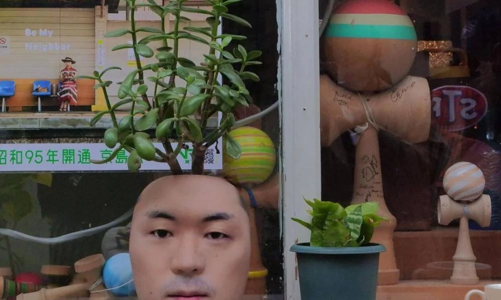 Νέα τάση στην Ιαπωνία: Φορώντας το «πρόσωπο» ενός άλλου... ανθρώπου